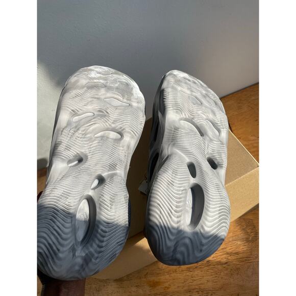 Adidas Yeezy Foam Runner MX Granite Size 10 main image 6